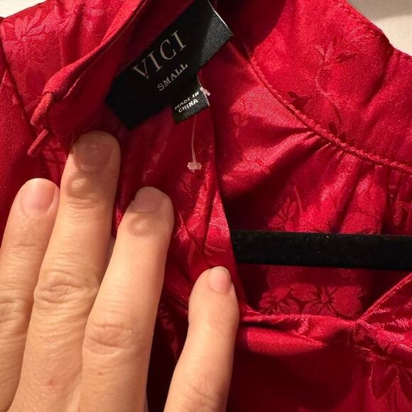 NWT VICI Aretha Satin Embossed Balloon Sleeve Blouse Burgundy - S - Picture 6 of 6